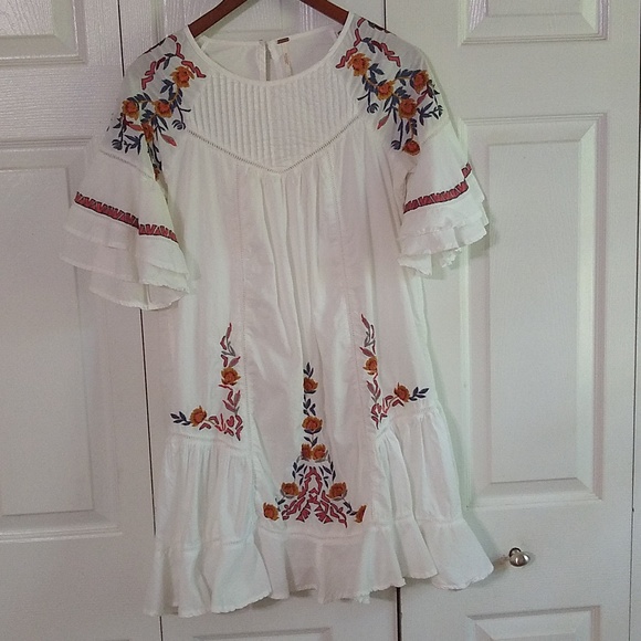 Free People Dresses & Skirts - Free People Ivory Pavlo floral embroidered baby doll mini dress size Small